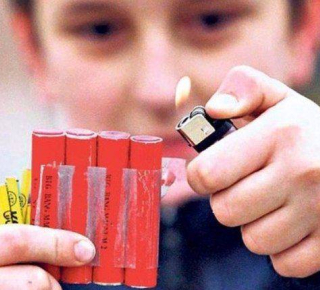 Не детская забава: краснодарских родителей призвали усилить контроль за подростками в предновогодний период