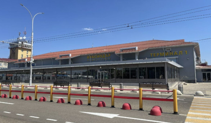 Утром 08 января 2026 года аэропорт Краснодара ввёл ночные ограничения на полёты из-за угрозы беспилотников